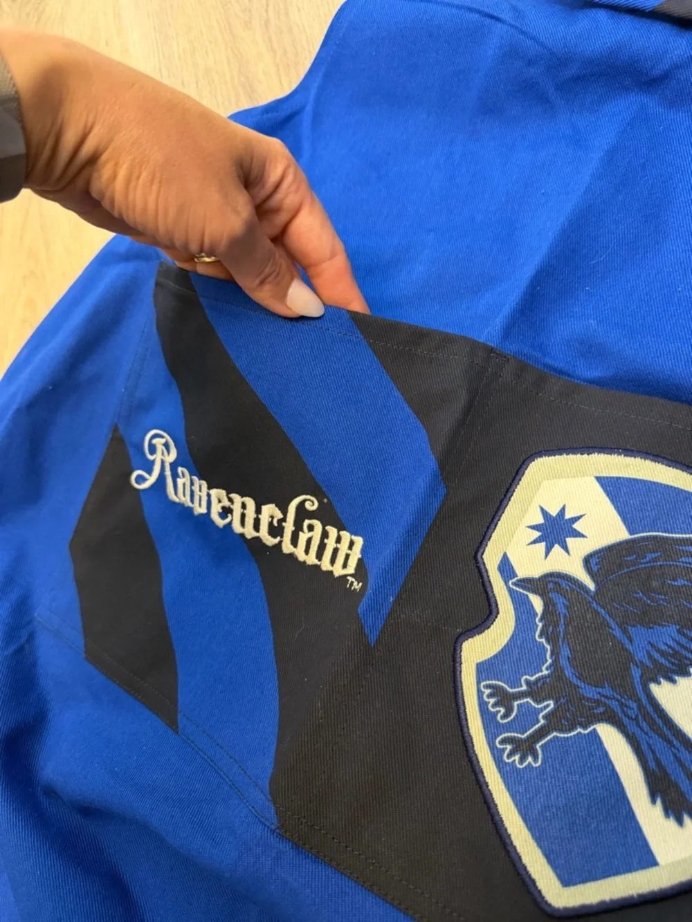 Harry Potter x William Sonoma Ravenclaw House Apron - Picture 5 of 5